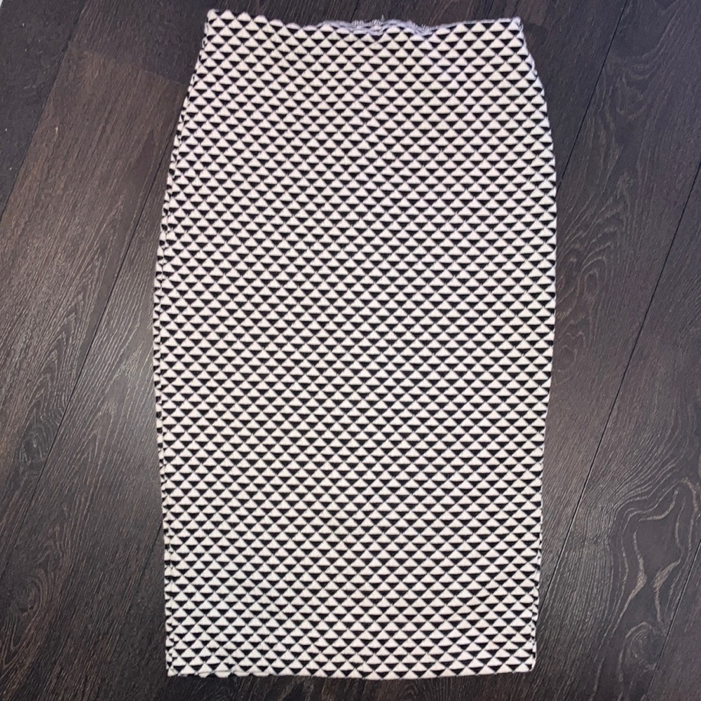 NWOT black & off white pencil skirt